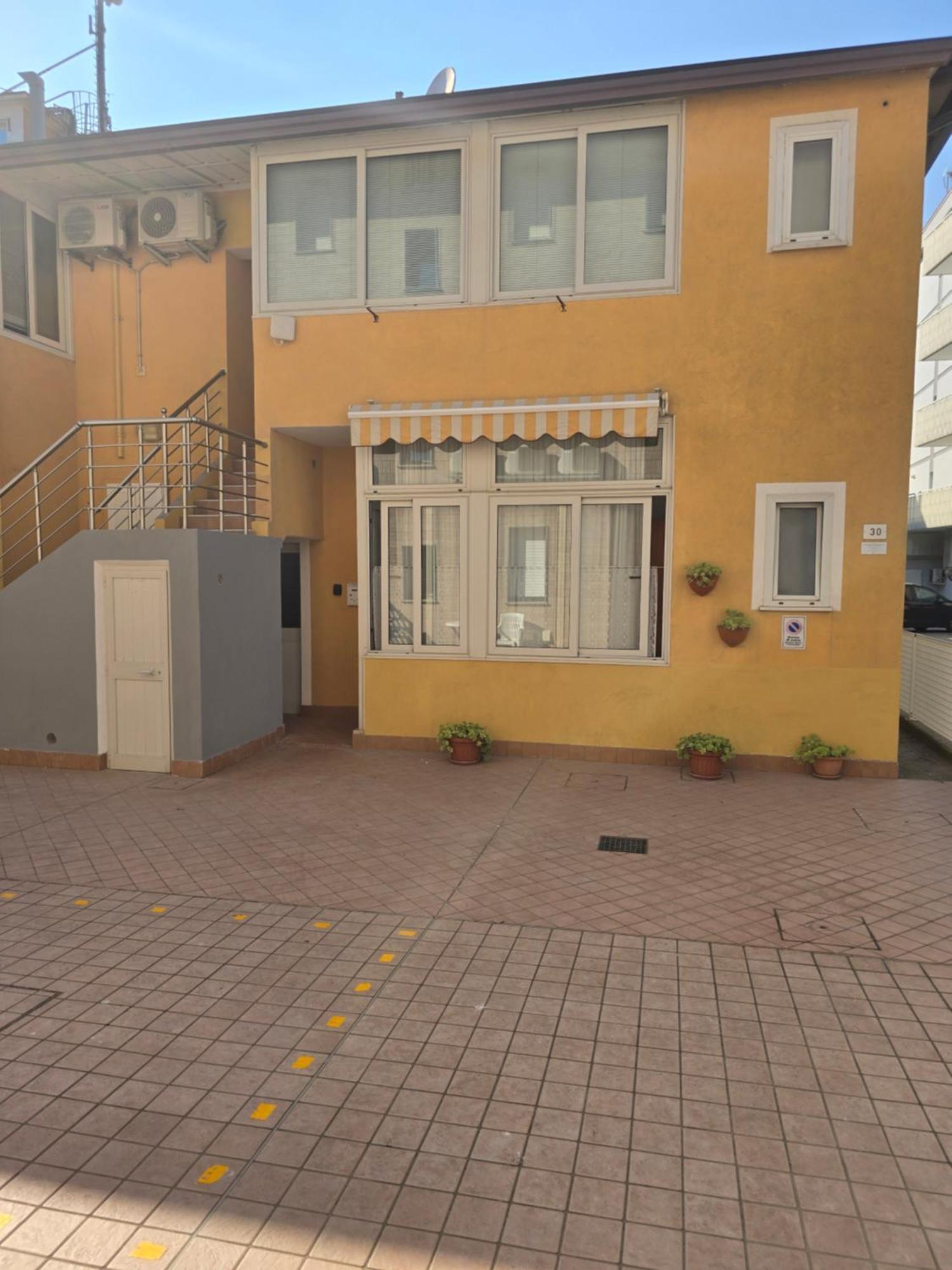 Villa Nerina Apartment Lignano Sabbiadoro Ngoại thất bức ảnh